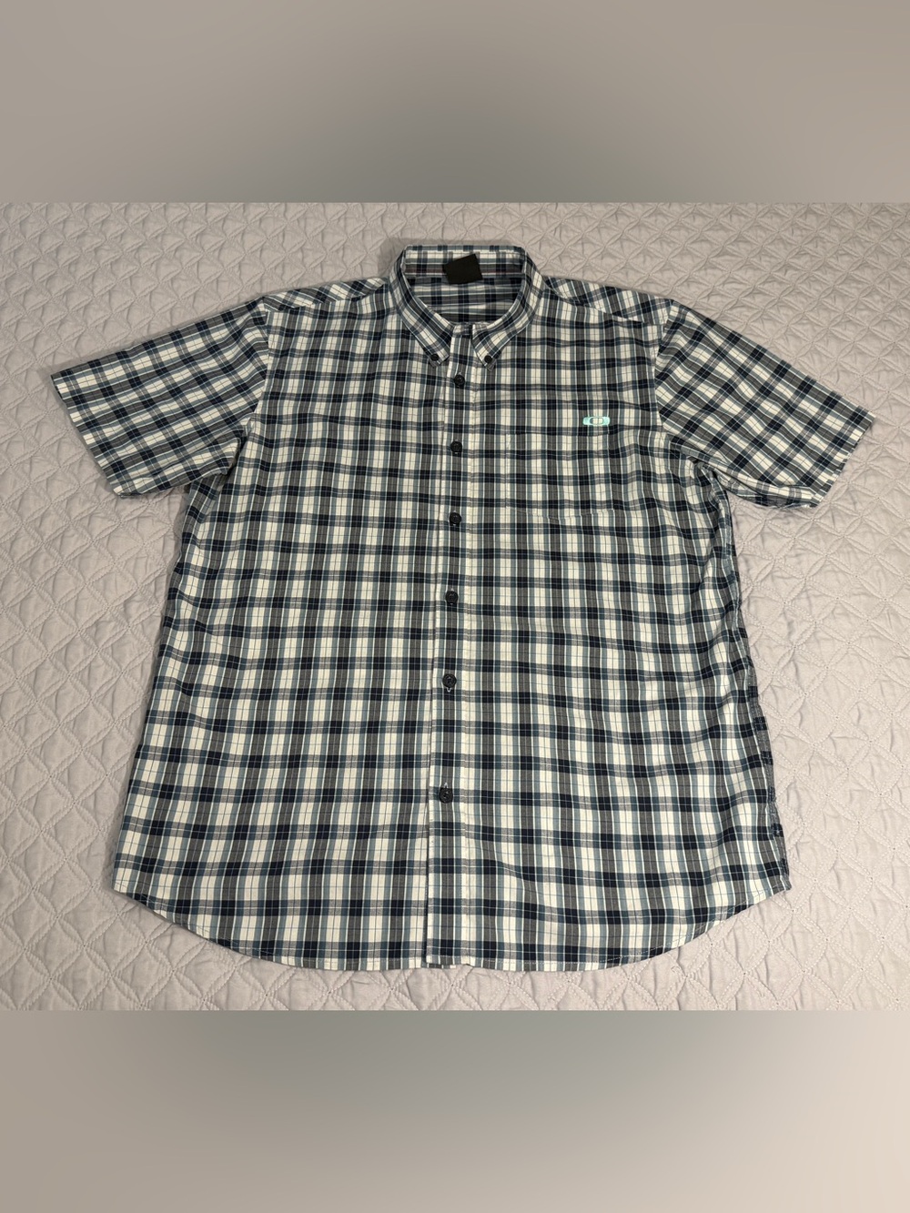 Oakley Mens Large Button Down Short Sleeve Shirt Plaid Black Blue Chest Pocket